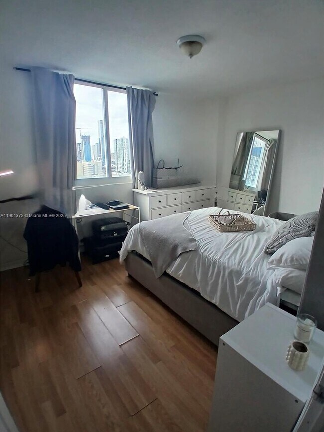 Foto del edificio - 275 NE 18th St