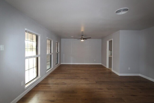 Building Photo - 4508 Valerie St