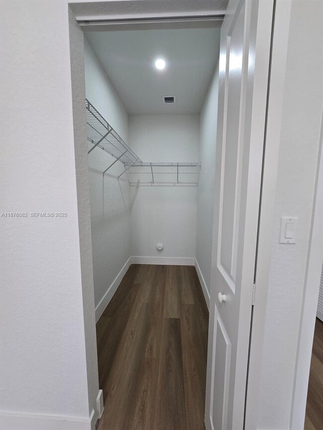 Building Photo - 1313 NW 6th Ave Unit A