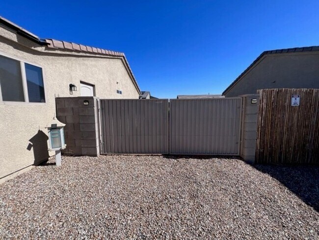 Foto del edificio - 3 Bedroom 2 BA @ Kingman Crossing with RV ...