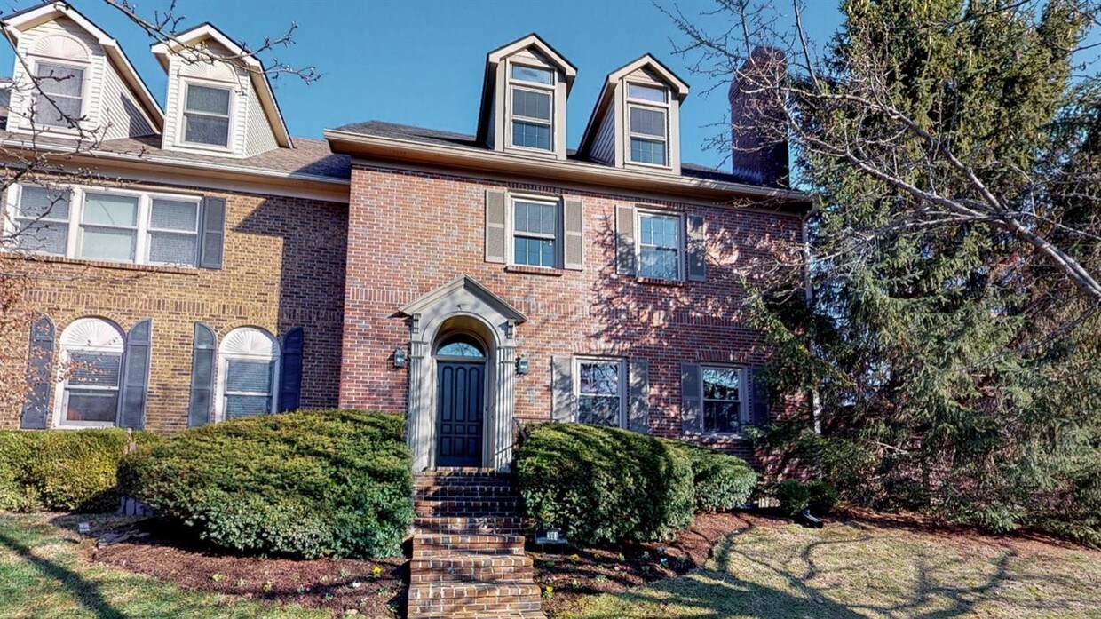 Foto principal - 311 Patchen Dr