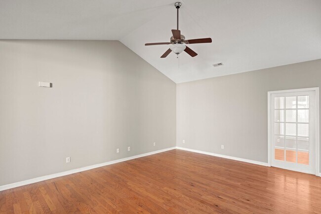 Foto del edificio - 8 Hadley Park Way