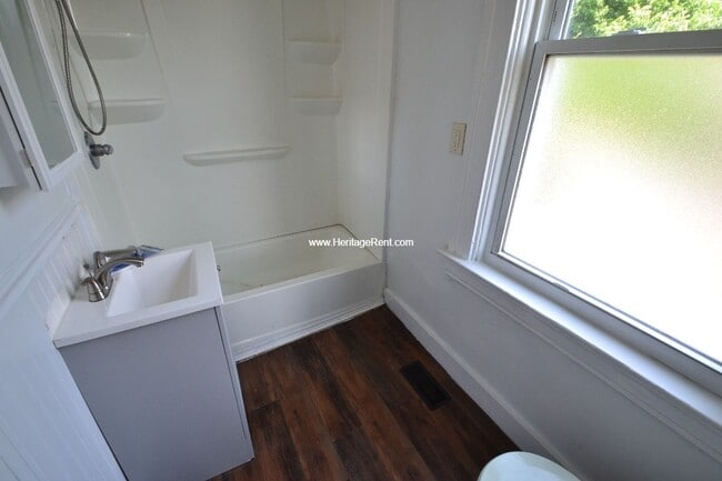 Foto del edificio - 529 Hawthorne Ave