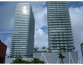 Building Photo - 1111 SW 1st Ave