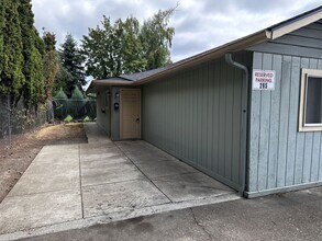 Building Photo - 265-285 S Gun Club Rd