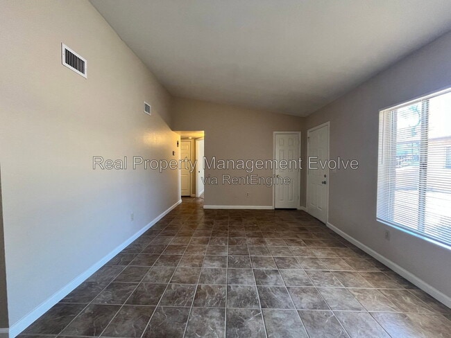 Foto del edificio - 18211 N 40th Pl