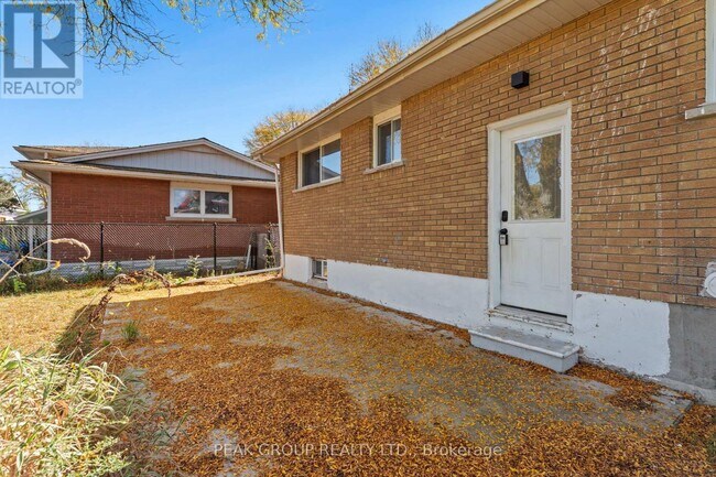 Photo du bâtiment - 8816 Roosevelt Ave