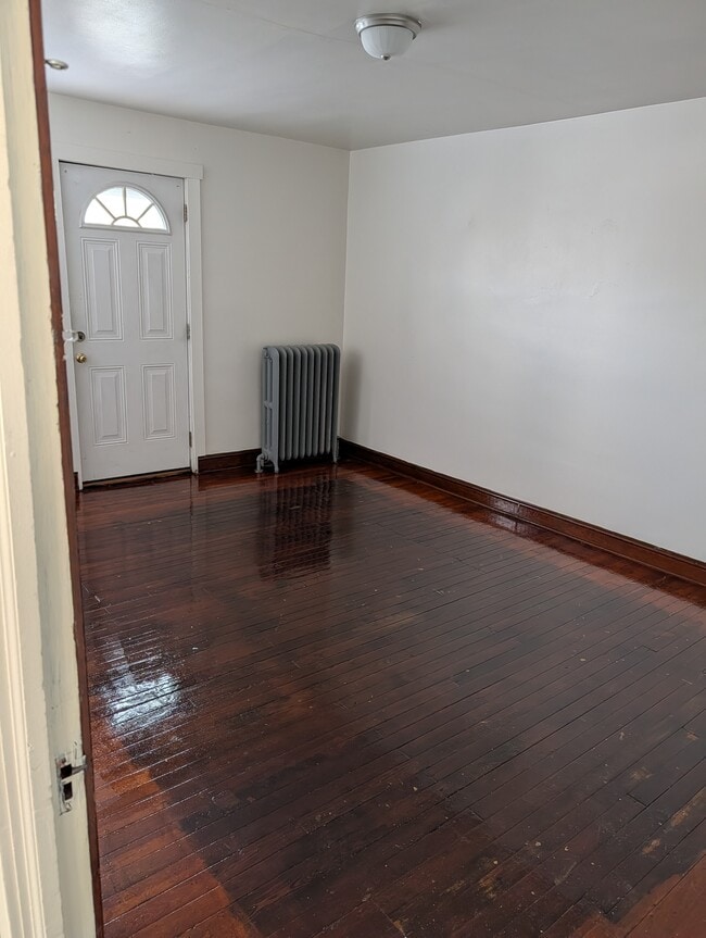 Foto del edificio - 319 W 11th St