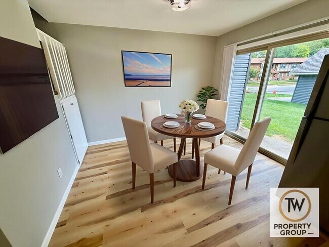 Building Photo - 823 N Cherry St