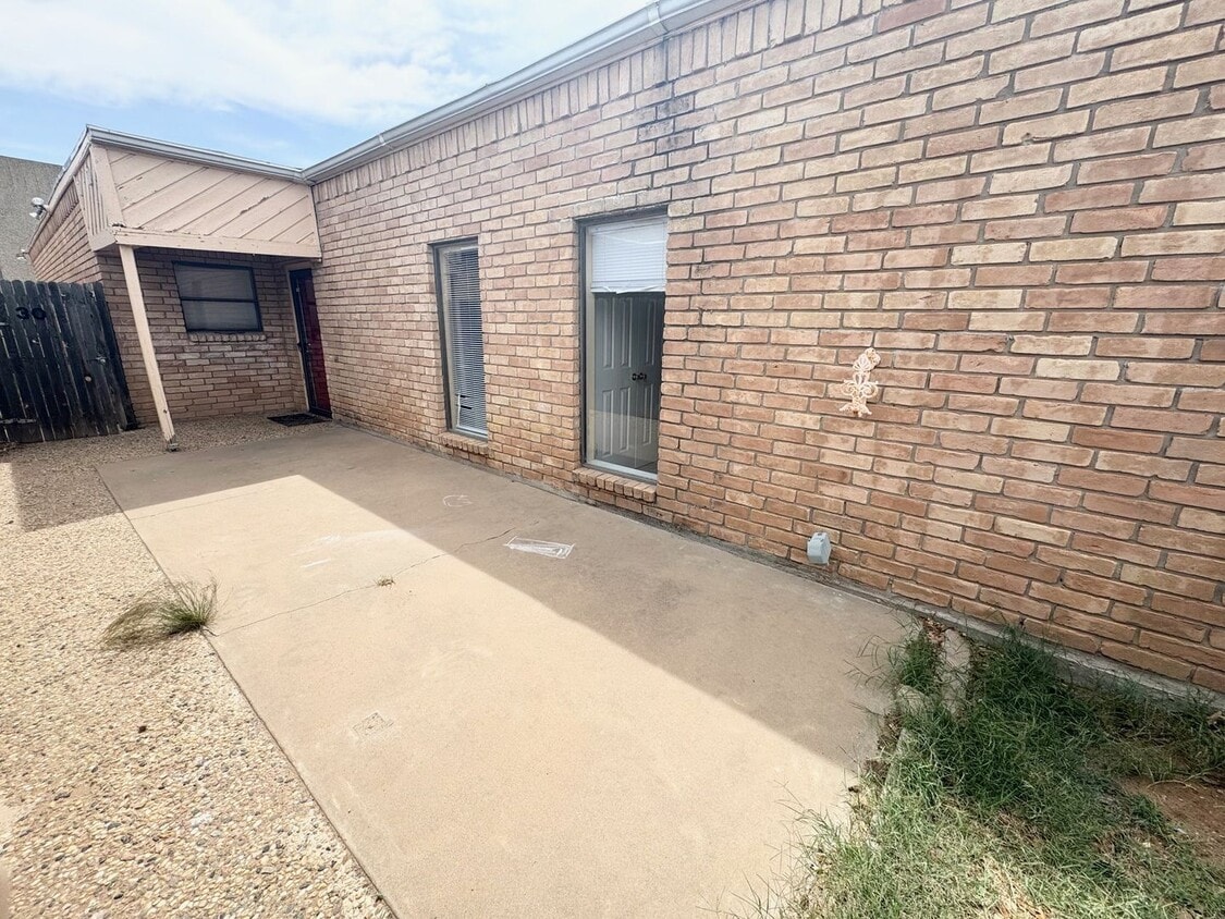 Primary Photo - 3/2 Ready to Rent ASAP!