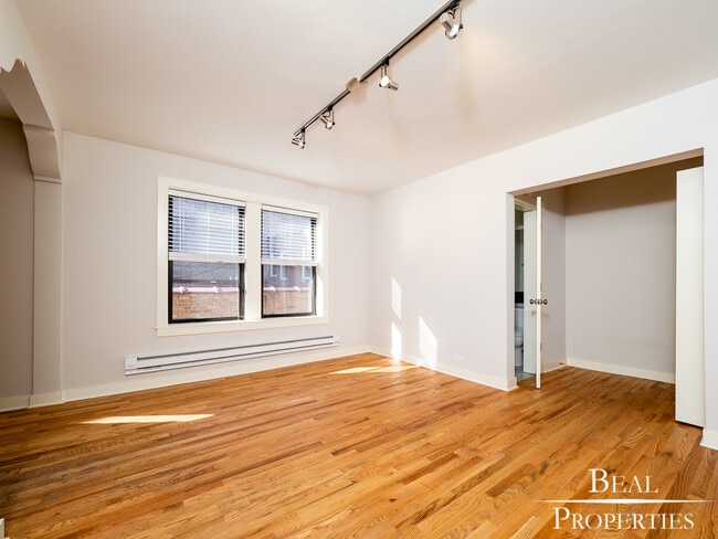 Foto del edificio - 2420 N Kedzie Blvd