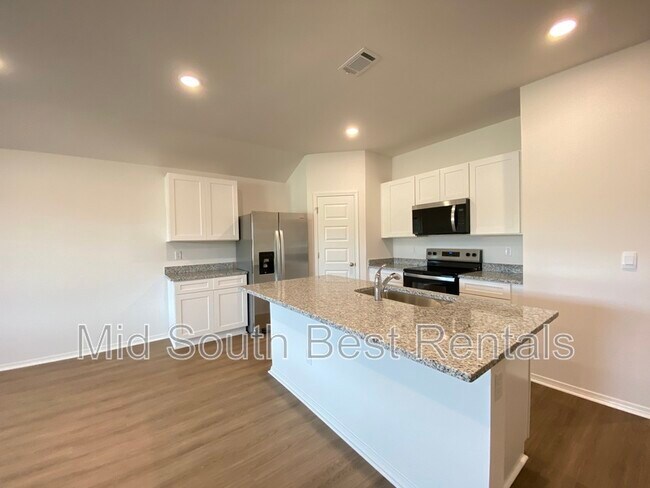 Building Photo - 84 Kelton Ln