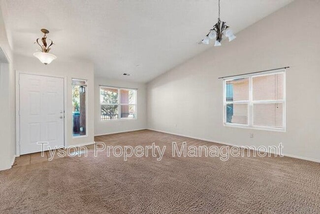 Foto del edificio - 8012 Corn Mountain Pl NW