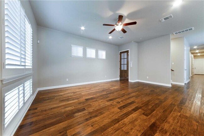 Building Photo - 2016 Simond Ave