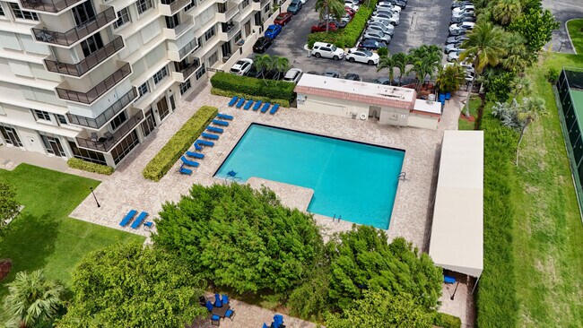 Foto del edificio - 2121 N Ocean Blvd