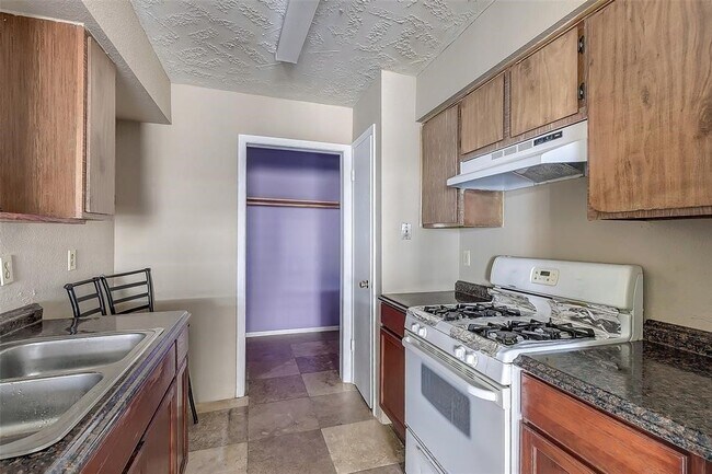 Foto del edificio - 3627 Wirksworth Dr