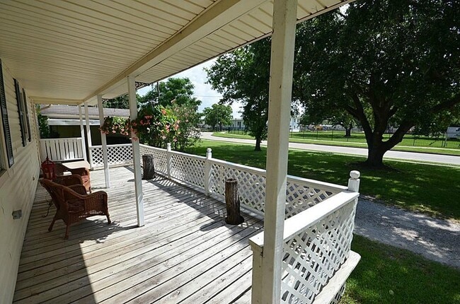 Building Photo - 135 1st St