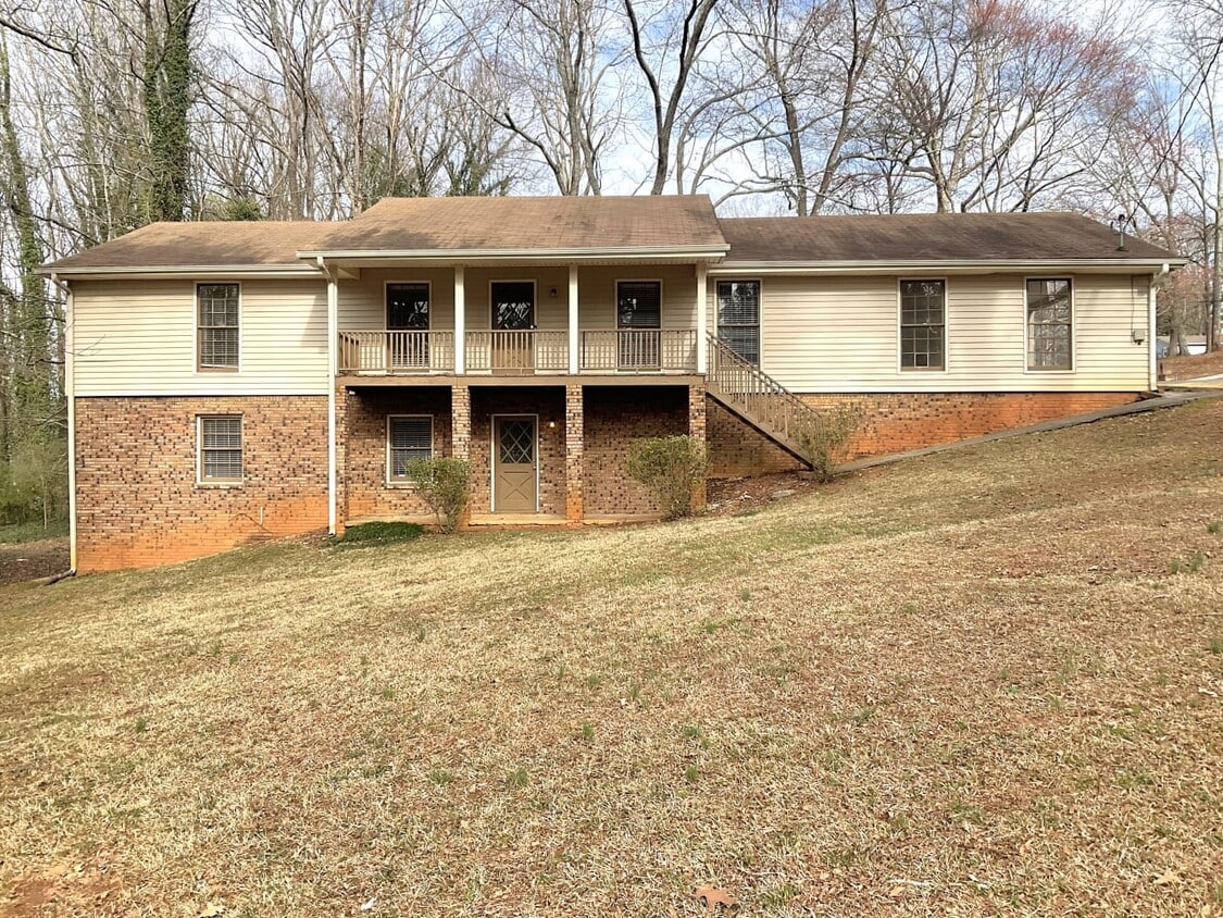 5491 Four Winds Dr SW House Rental in Lilburn, GA