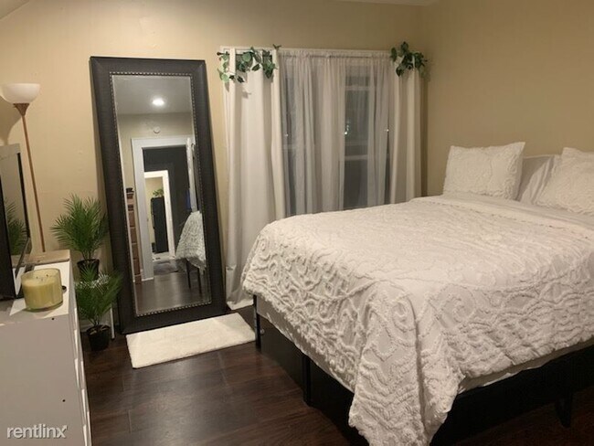 Building Photo - 2 br, 1 bath House - 1489 Pembroke Street 3L