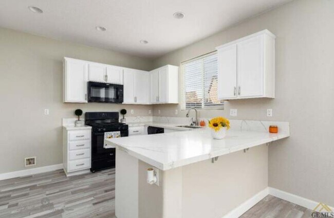 Building Photo - 5417 Ridgecrest Ct
