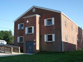 Building Photo - 24 Middle Spring Ave