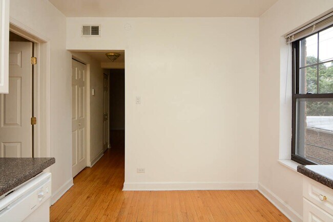 Foto del edificio - 2953 N Seminary