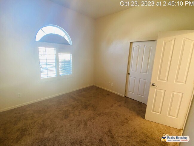 Foto del edificio - Desirable Wild Hawk Community