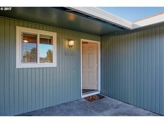 Building Photo - Completely updated ranch style home on ove...