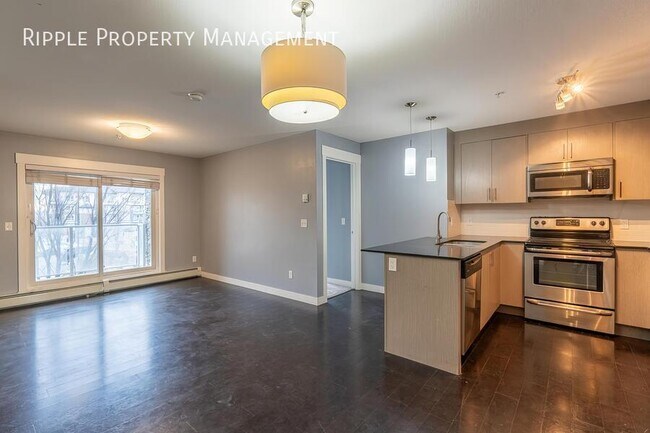 Photo du bâtiment - GREAT 2 BEDS/ 2 BATHS CONDO IN THE COMMUNITY OF SKYVIEW