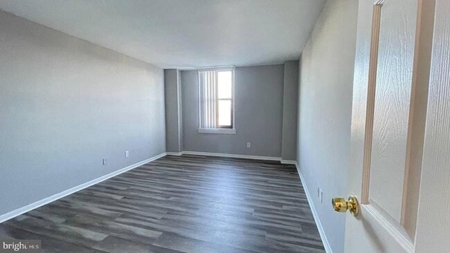 Foto del edificio - 4600 Duke St