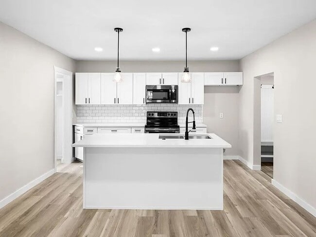 Building Photo - Perfect Family Home in Bolivar