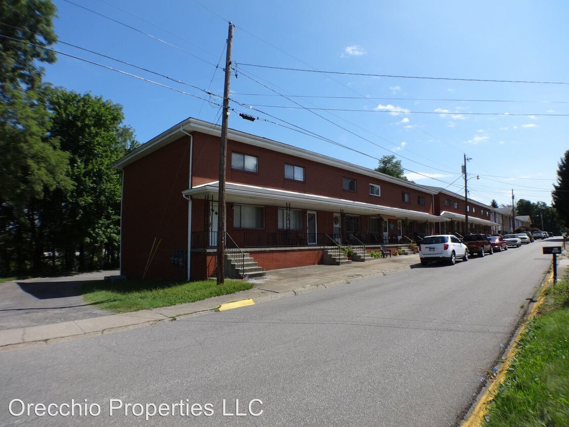 Primary Photo - 101-123 Estes Ave