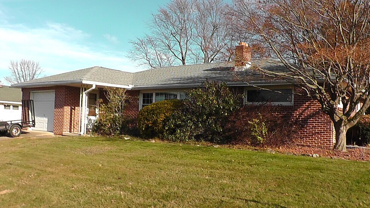 253 Edgeboro Dr, Manchester, PA 17345 House Rental in Manchester, PA