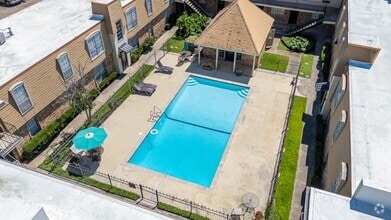 Building Photo - 2100 College Dr