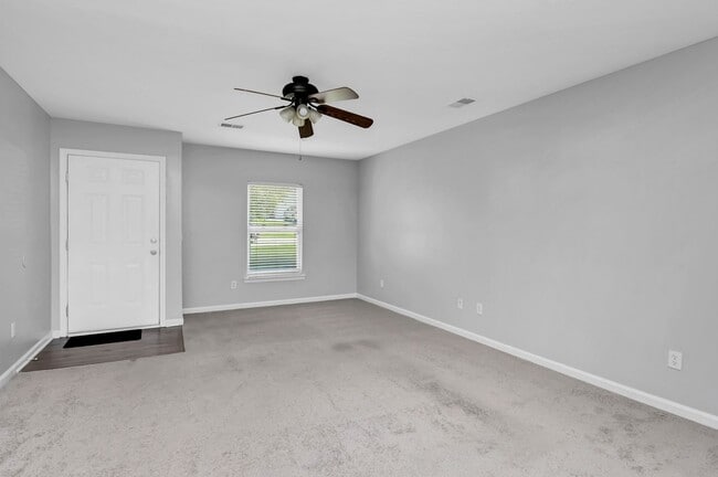 Building Photo - Freshly Updated 3 bedroom Home with New Roof & Spacious Backyard!
