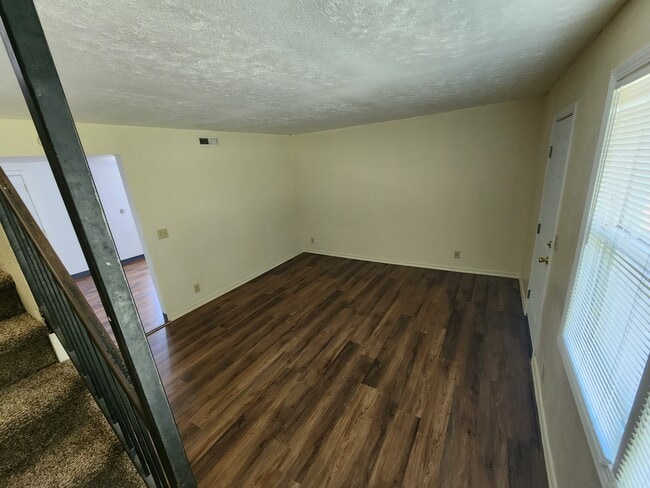 Building Photo - 1415 NW Carden Ave