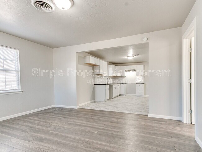 Building Photo - 3312 S Harvey Ave
