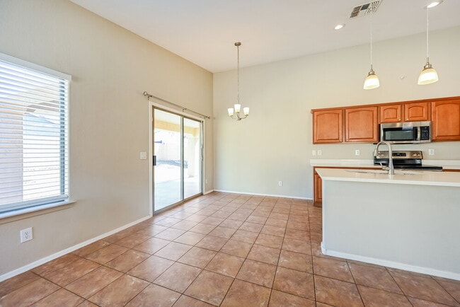 Building Photo - 3026 W Rapalo Rd