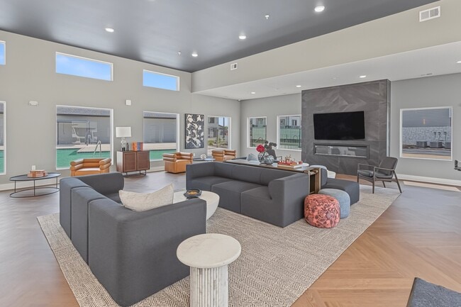 Building Photo - Callaway at Holland Pointe