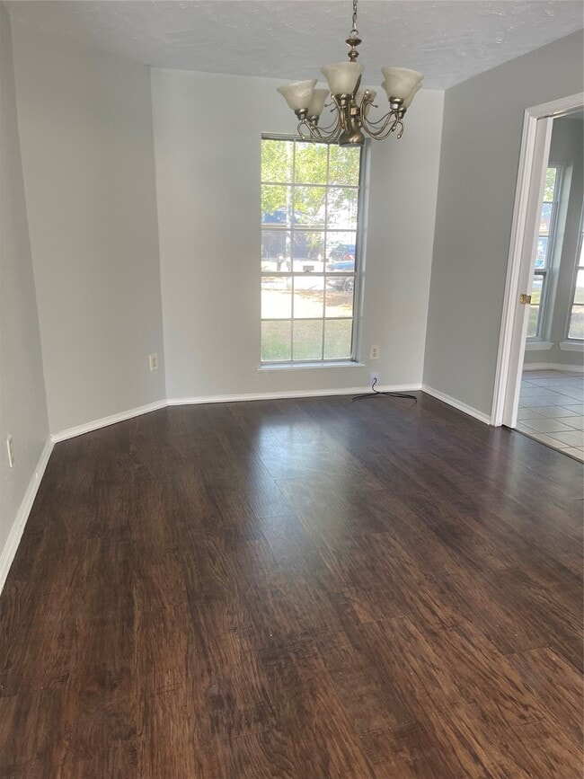 Foto del edificio - 3443 Nutwood Ln