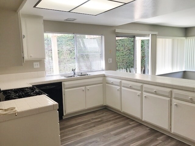Foto del edificio - Beautiful family home in Newbury Park!