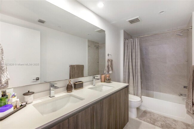 Foto del edificio - 488 NE 18th St