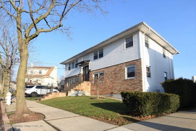 Building Photo - 21 Beach Ave