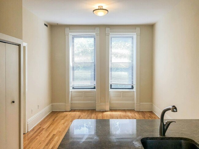 Foto del edificio - 2954.2 N Racine Ave