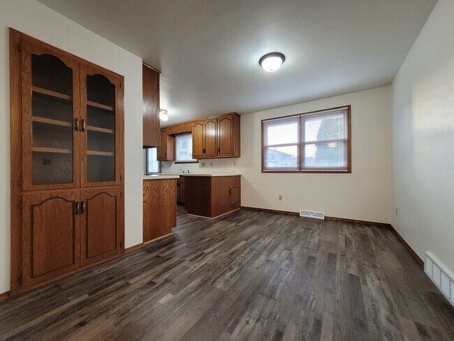 Building Photo - 840-842-842 Aphrodite Rd