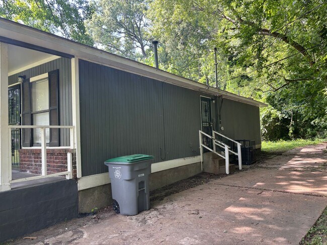 Foto del edificio - 1616 Winston Dr