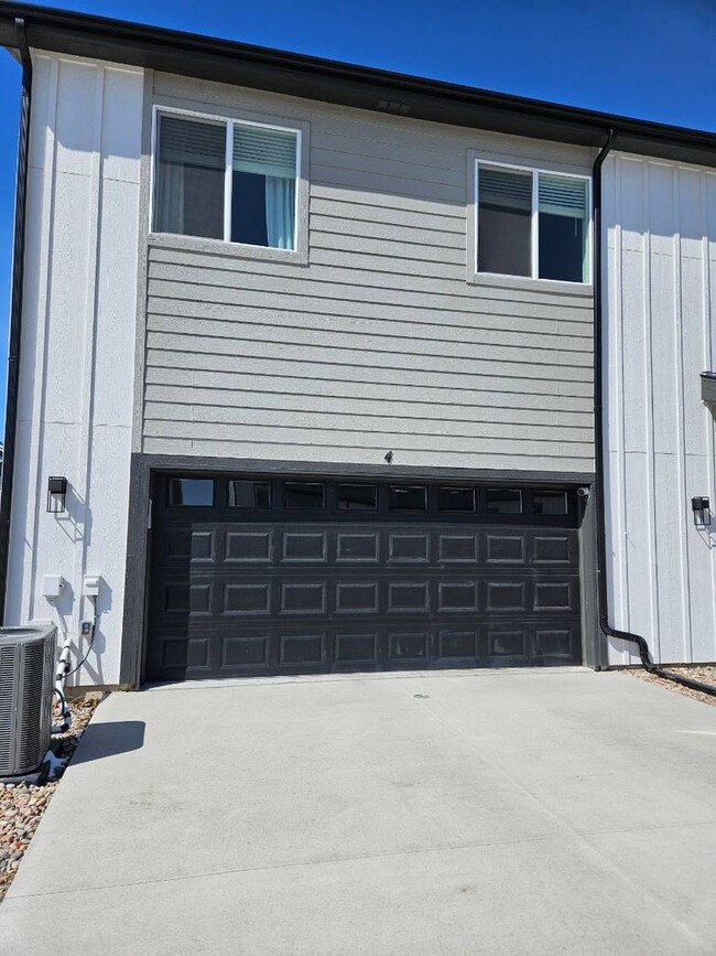 Building Photo - Beautiful 3 bedroom Condo