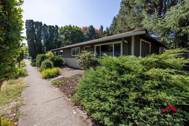 Building Photo - 8205 SE 23rd Ave