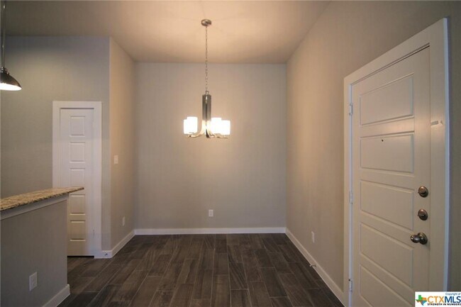 Building Photo - 521 Creekside Forest