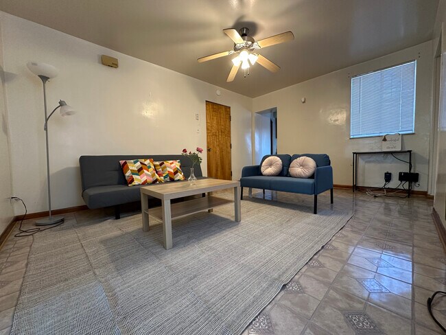 Building Photo - 10 Oakland Sq